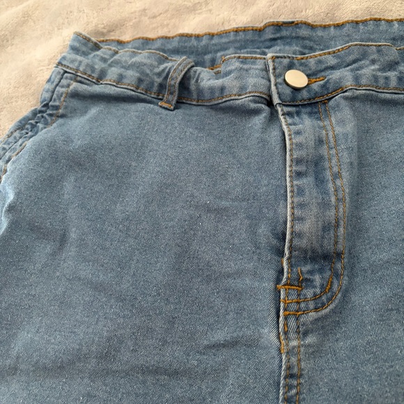 SHEIN Ruched Side Blue Jean Shorts - Picture 5 of 7